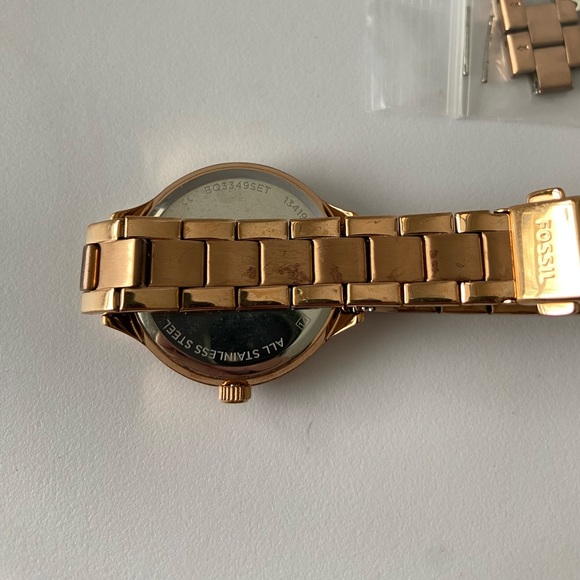 FOSSIL Rose Gold Women’s watch w/ Original tags and 2 extra links - Picture 4 of 7